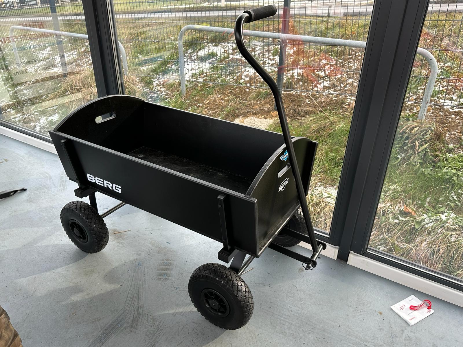 BERG Bollerwagen schwarz L - Ausstellungsstück - SELBSTABHOLUNG